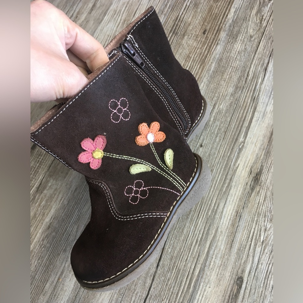 Genuine kids(Oshkosh) leather upper boots toddlers size 6